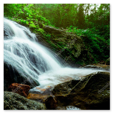 Moosiger Wasserfall als seidig-weiche Bahn